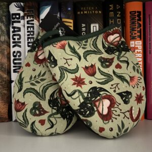 This Poison Heart Oven Mitts - Fairyloot